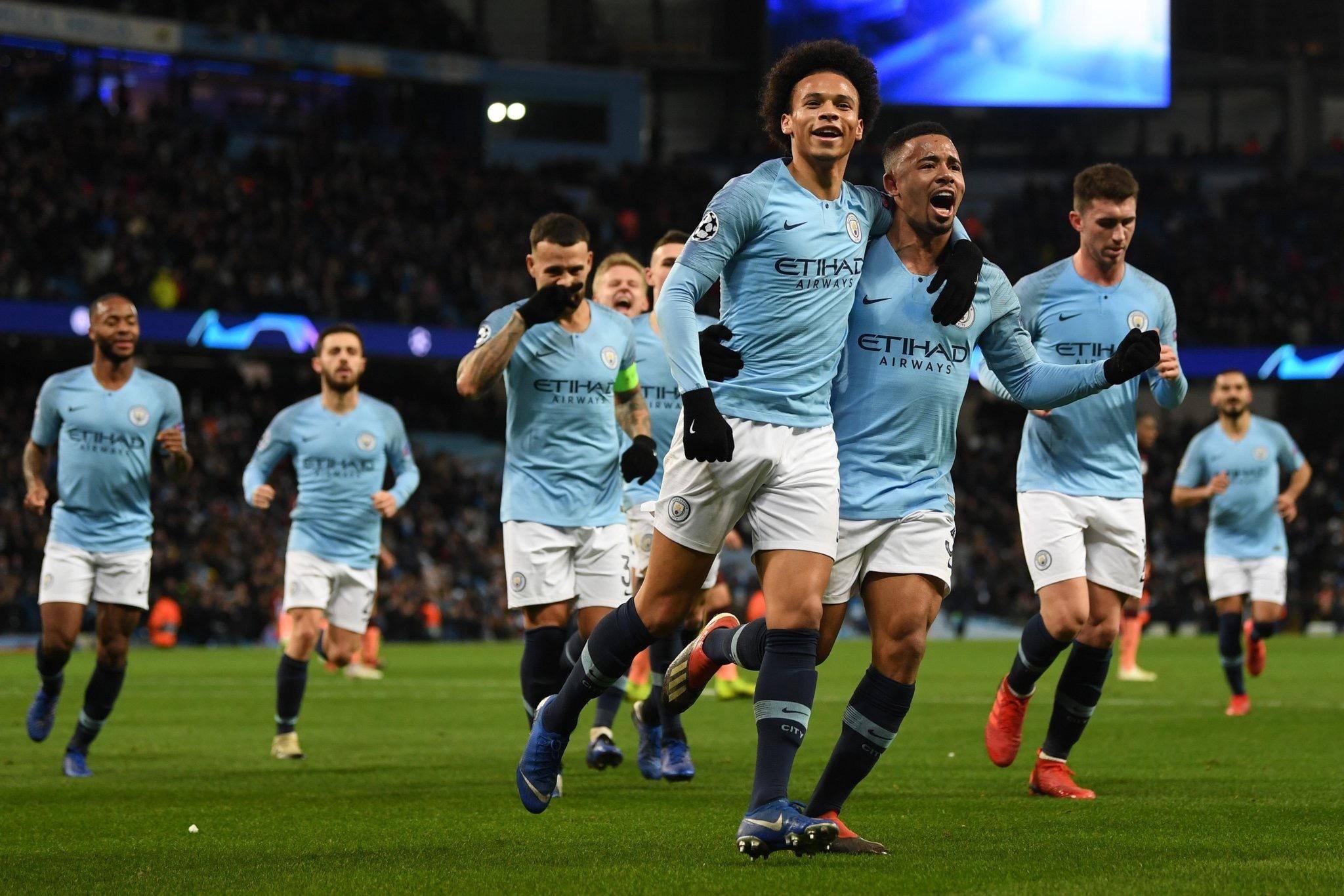 更是对他比 更是对他比